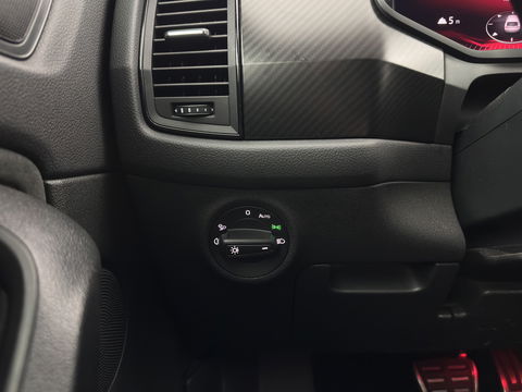 Škoda Kodiaq 1.5 TSI Sportline Business [ 7-Pers. ] (INCL-BTW) Aut. *LEATHER-MICROFIBRE | FULL-LED | ADAPTIVE-CRUISE | MEMORY-PACK | DIGI-COCKPIT | NAVI-FULLMAP | CAMERA | DAB+ | AMBIENT-LIGHT | KEYLESS | CARPLAY | PRIVACY-GLASS| TOWBAR | 20''