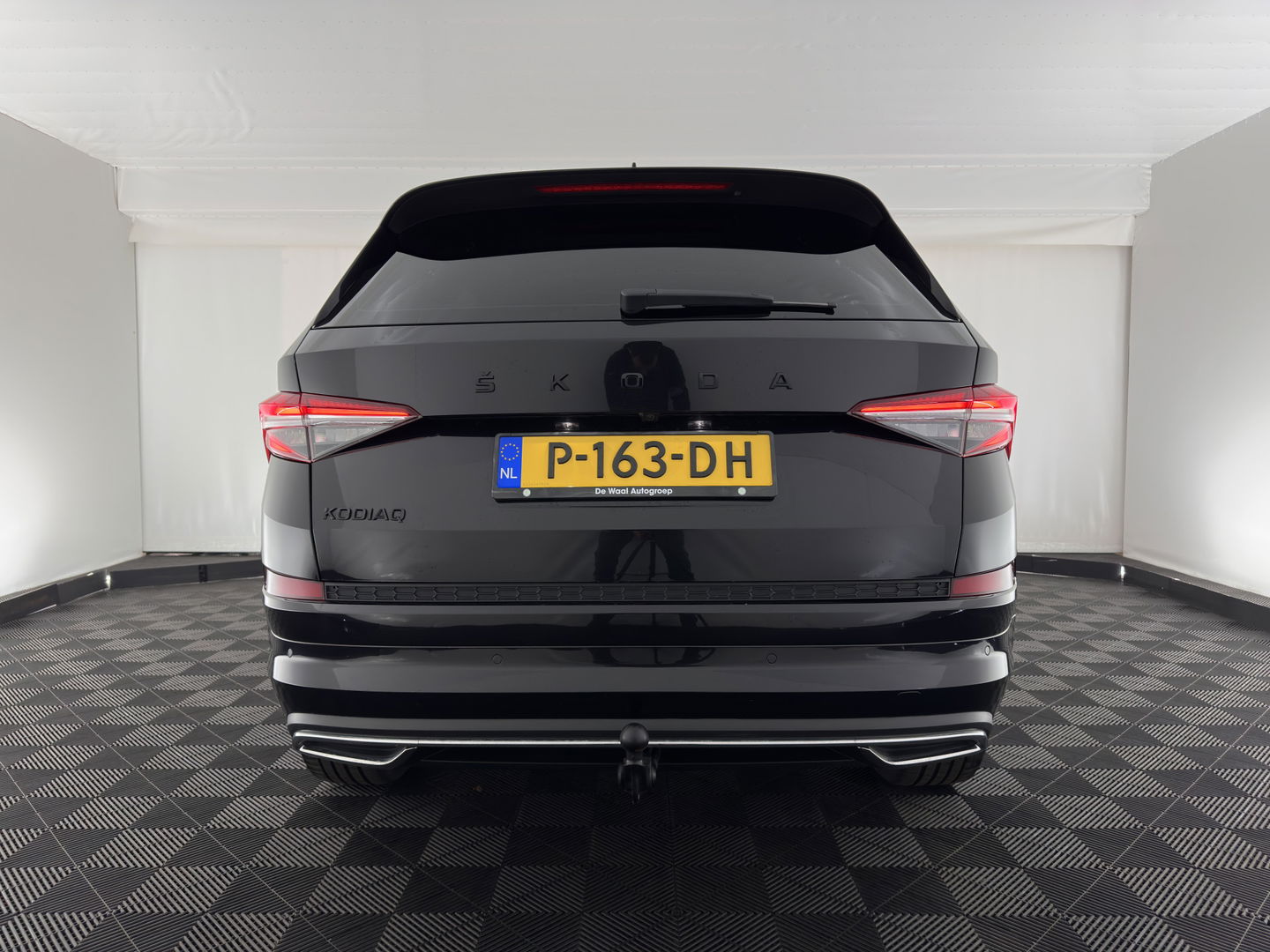 Škoda Kodiaq 1.5 TSI Sportline Business [ 7-Pers. ] (INCL-BTW) Aut. *LEATHER-MICROFIBRE | FULL-LED | ADAPTIVE-CRUISE | MEMORY-PACK | DIGI-COCKPIT | NAVI-FULLMAP | CAMERA | DAB+ | AMBIENT-LIGHT | KEYLESS | CARPLAY | PRIVACY-GLASS| TOWBAR | 20''