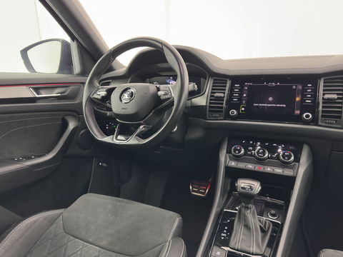 Škoda Kodiaq 1.5 TSI Sportline Business [ 7-Pers. ] (INCL-BTW) Aut. *LEATHER-MICROFIBRE | FULL-LED | ADAPTIVE-CRUISE | MEMORY-PACK | DIGI-COCKPIT | NAVI-FULLMAP | CAMERA | DAB+ | AMBIENT-LIGHT | KEYLESS | CARPLAY | PRIVACY-GLASS| TOWBAR | 20''