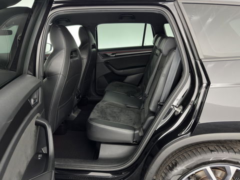 Škoda Kodiaq 1.5 TSI Sportline Business [ 7-Pers. ] (INCL-BTW) Aut. *LEATHER-MICROFIBRE | FULL-LED | ADAPTIVE-CRUISE | MEMORY-PACK | DIGI-COCKPIT | NAVI-FULLMAP | CAMERA | DAB+ | AMBIENT-LIGHT | KEYLESS | CARPLAY | PRIVACY-GLASS| TOWBAR | 20''