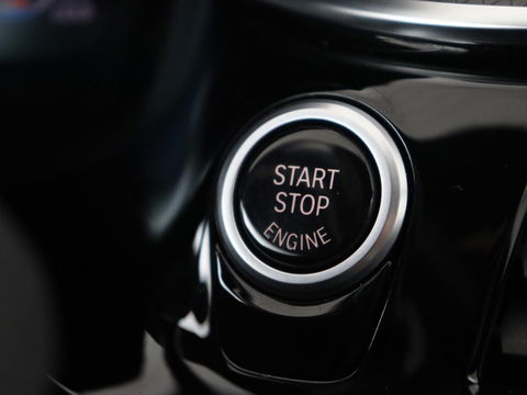 BMW 5 Serie 520i M Sport | Leder | Stoelverwarming | Carplay | 19'' | Sportstoelen | Live Cockpit | Navigatie | Parkeerhulp | Adaptief LED | Memory | Keyless start