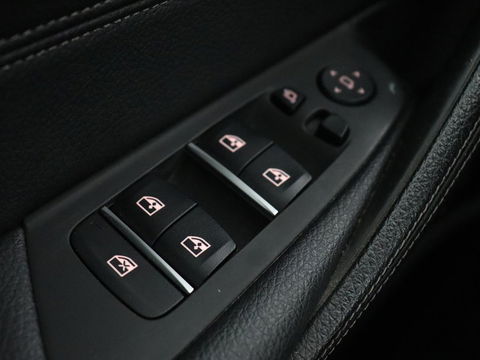 BMW 5 Serie 520i M Sport | Leder | Stoelverwarming | Carplay | 19'' | Sportstoelen | Live Cockpit | Navigatie | Parkeerhulp | Adaptief LED | Memory | Keyless start