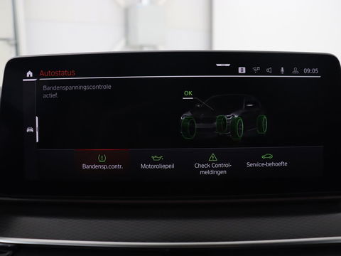 BMW 5 Serie 520i M Sport | Leder | Stoelverwarming | Carplay | 19'' | Sportstoelen | Live Cockpit | Navigatie | Parkeerhulp | Adaptief LED | Memory | Keyless start