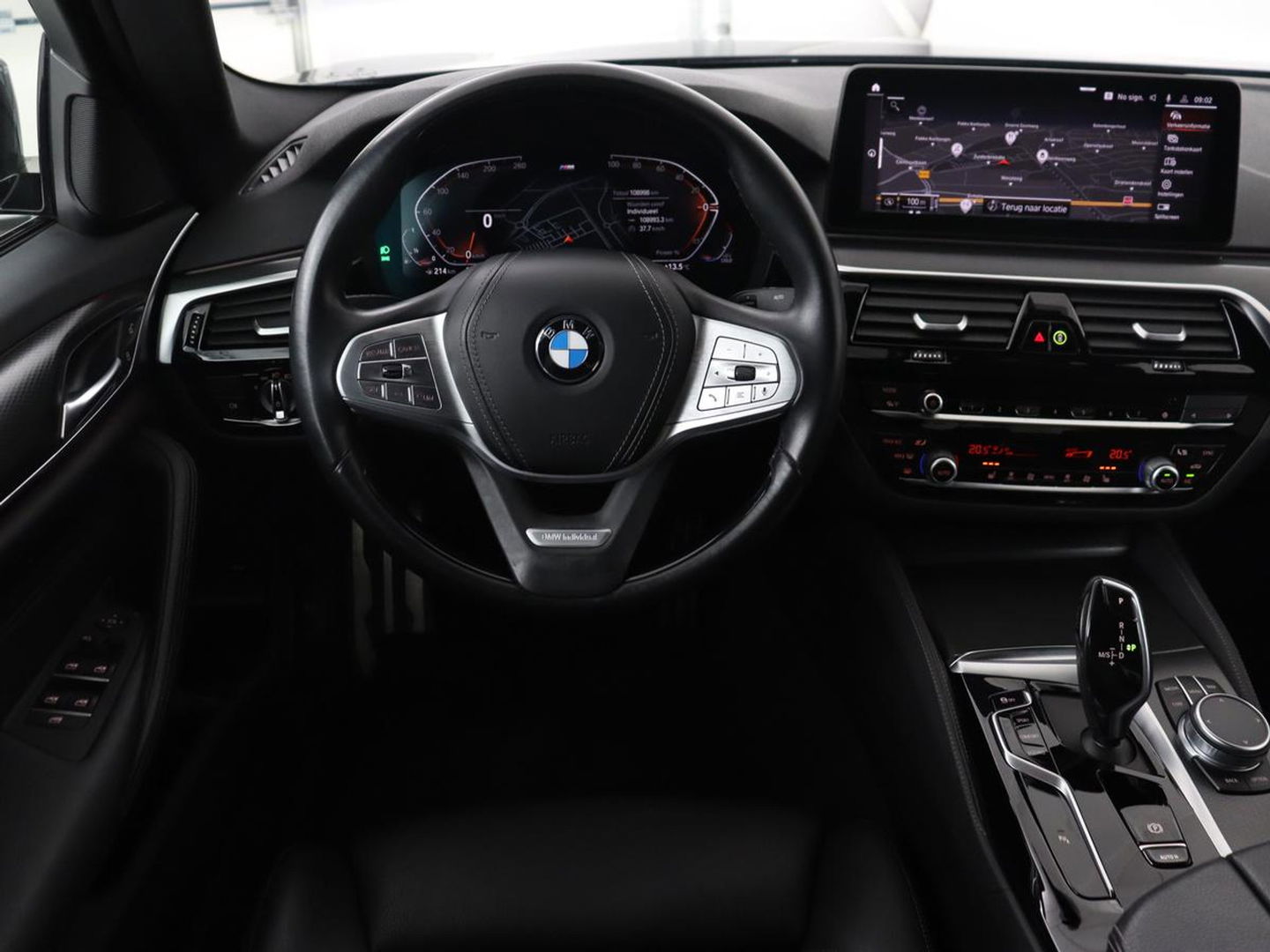 BMW 5 Serie 520i M Sport | Leder | Stoelverwarming | Carplay | 19'' | Sportstoelen | Live Cockpit | Navigatie | Parkeerhulp | Adaptief LED | Memory | Keyless start