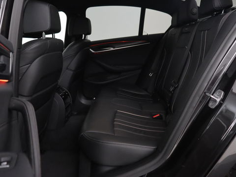 BMW 5 Serie 520i M Sport | Leder | Stoelverwarming | Carplay | 19'' | Sportstoelen | Live Cockpit | Navigatie | Parkeerhulp | Adaptief LED | Memory | Keyless start