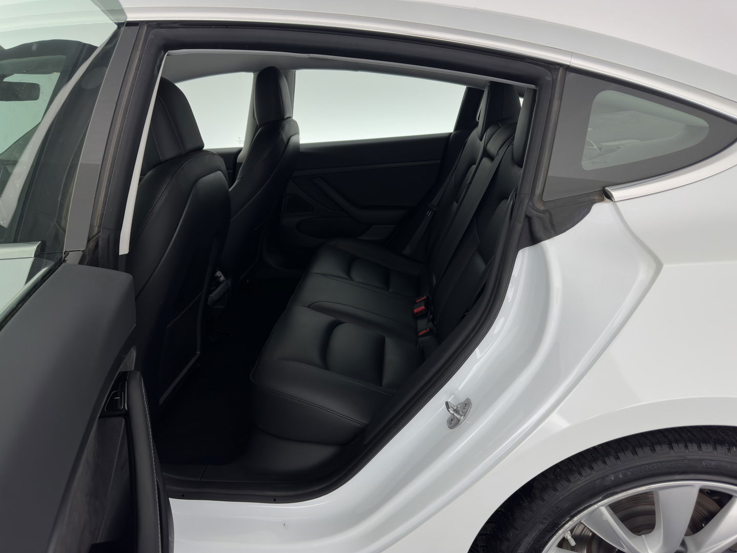 Tesla Model 3 Standard RWD Plus 60 kWh {SOH-99%} [ 3-Fase ] (INCL-BTW) Aut. *PANO | AUTO-PILOT | LUXURY-LEATHER | KEYLESS | FULL-LED | MEMORY-PACK | SURROUND-VIEW | DAB | CARPLAY | DIGI-COCKPIT | LANE-ASSIST | COMFORT-SEATS | TOWBAR | 19"ALU*