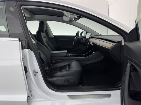 Tesla Model 3 Standard RWD Plus 60 kWh {SOH-99%} [ 3-Fase ] (INCL-BTW) Aut. *PANO | AUTO-PILOT | LUXURY-LEATHER | KEYLESS | FULL-LED | MEMORY-PACK | SURROUND-VIEW | DAB | CARPLAY | DIGI-COCKPIT | LANE-ASSIST | COMFORT-SEATS | TOWBAR | 19"ALU*