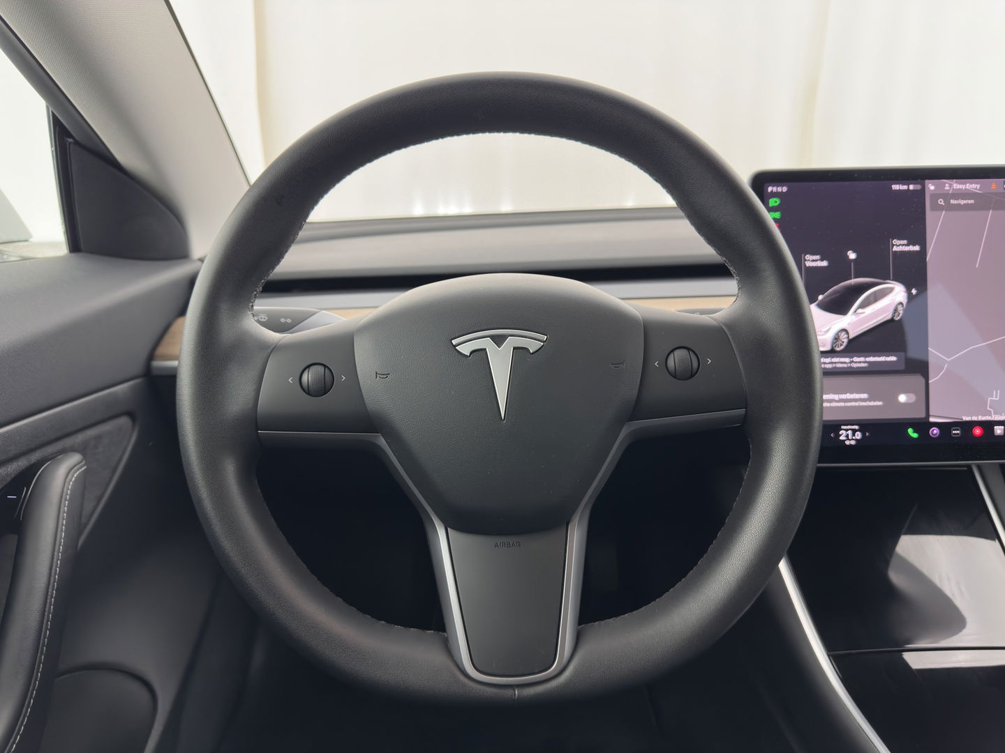 Tesla Model 3 Standard RWD Plus 60 kWh {SOH-99%} [ 3-Fase ] (INCL-BTW) Aut. *PANO | AUTO-PILOT | LUXURY-LEATHER | KEYLESS | FULL-LED | MEMORY-PACK | SURROUND-VIEW | DAB | CARPLAY | DIGI-COCKPIT | LANE-ASSIST | COMFORT-SEATS | TOWBAR | 19"ALU*