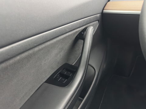 Tesla Model 3 Standard RWD Plus 60 kWh {SOH-99%} [ 3-Fase ] (INCL-BTW) Aut. *PANO | AUTO-PILOT | LUXURY-LEATHER | KEYLESS | FULL-LED | MEMORY-PACK | SURROUND-VIEW | DAB | CARPLAY | DIGI-COCKPIT | LANE-ASSIST | COMFORT-SEATS | TOWBAR | 19"ALU*