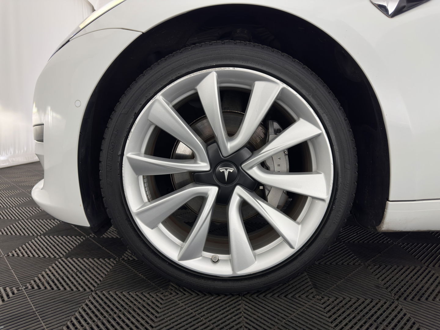 Tesla Model 3 Standard RWD Plus 60 kWh {SOH-99%} [ 3-Fase ] (INCL-BTW) Aut. *PANO | AUTO-PILOT | LUXURY-LEATHER | KEYLESS | FULL-LED | MEMORY-PACK | SURROUND-VIEW | DAB | CARPLAY | DIGI-COCKPIT | LANE-ASSIST | COMFORT-SEATS | TOWBAR | 19"ALU*