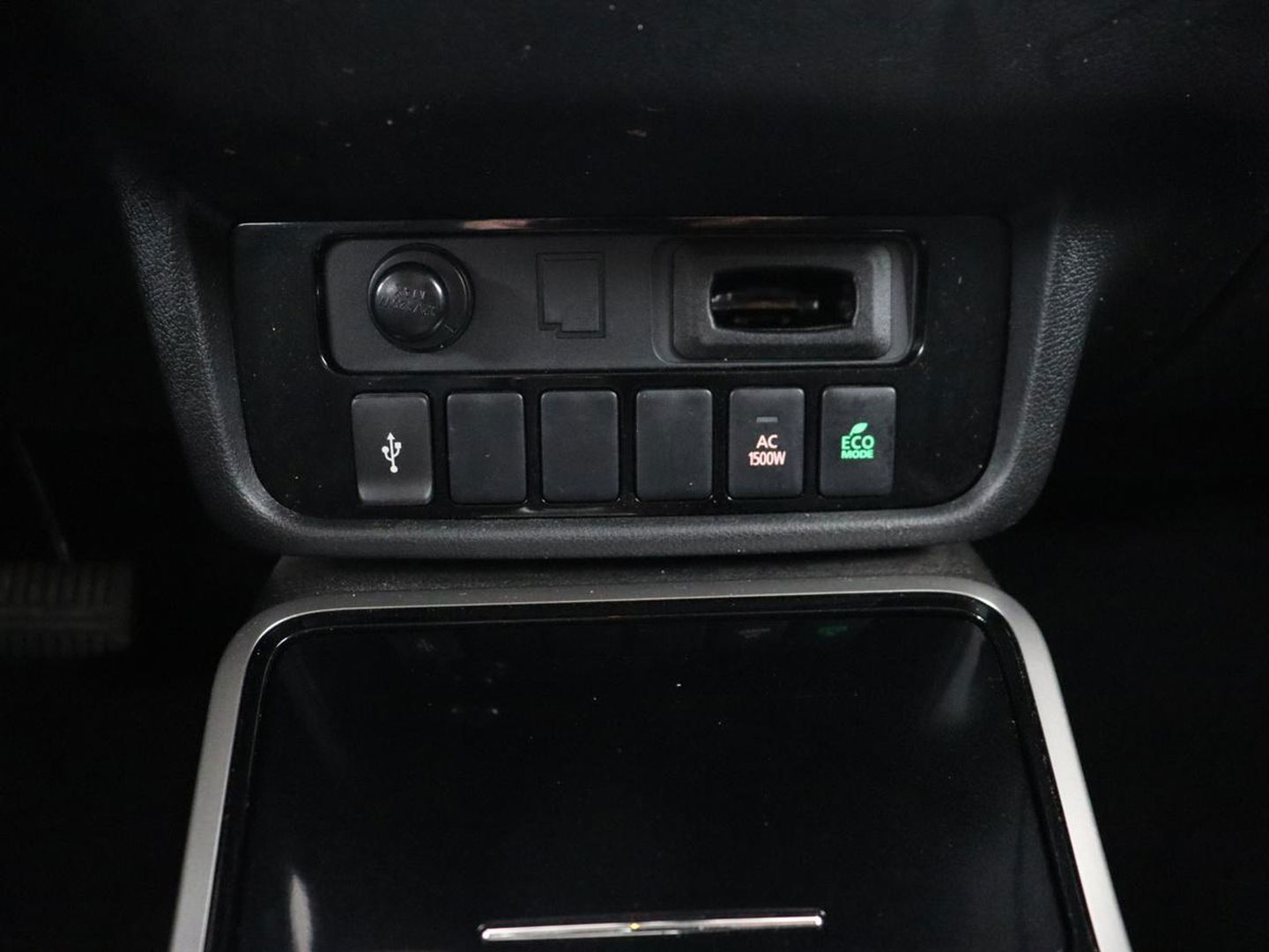 Mitsubishi Outlander 2.4 PHEV Intense | Trekhaak | Stoelverwarming | Leder/Alcantara | Camera | Carplay | Navigatie | Full LED | Cruise control | Plug In