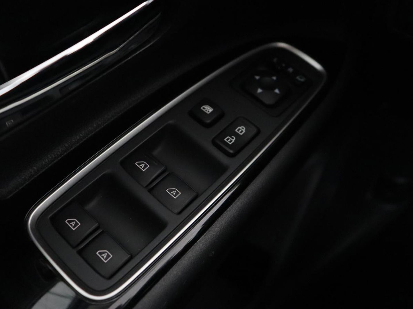 Mitsubishi Outlander 2.4 PHEV Intense | Trekhaak | Stoelverwarming | Leder/Alcantara | Camera | Carplay | Navigatie | Full LED | Cruise control | Plug In