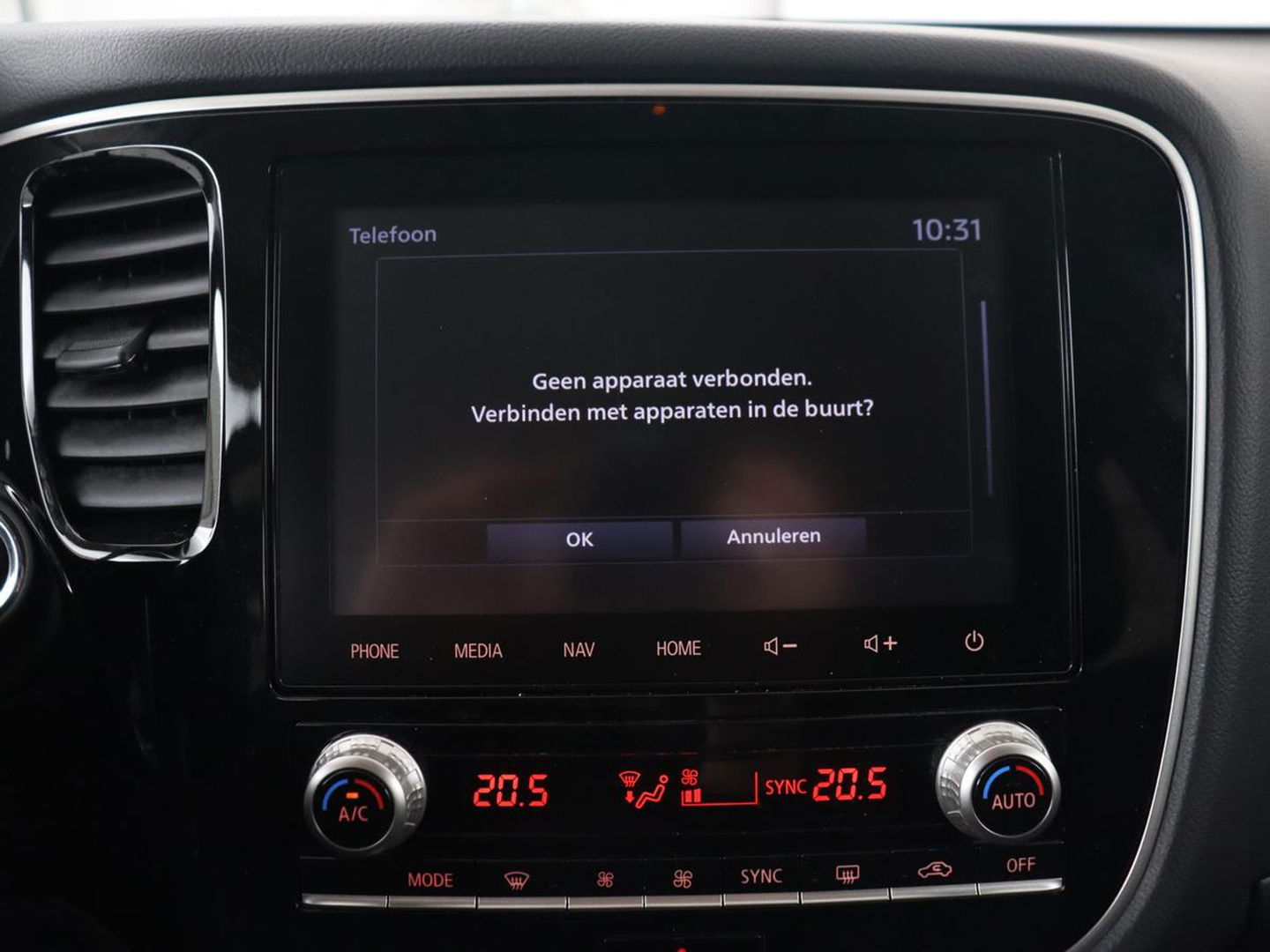 Mitsubishi Outlander 2.4 PHEV Intense | Trekhaak | Stoelverwarming | Leder/Alcantara | Camera | Carplay | Navigatie | Full LED | Cruise control | Plug In