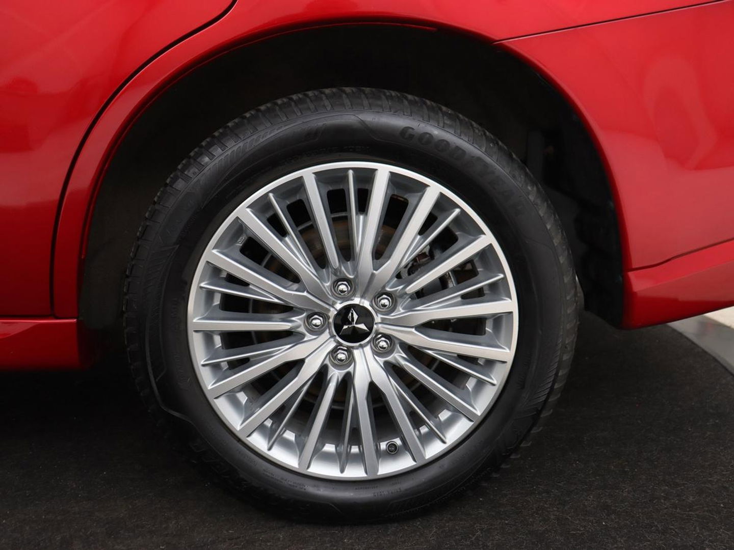 Mitsubishi Outlander 2.4 PHEV Intense | Trekhaak | Stoelverwarming | Leder/Alcantara | Camera | Carplay | Navigatie | Full LED | Cruise control | Plug In