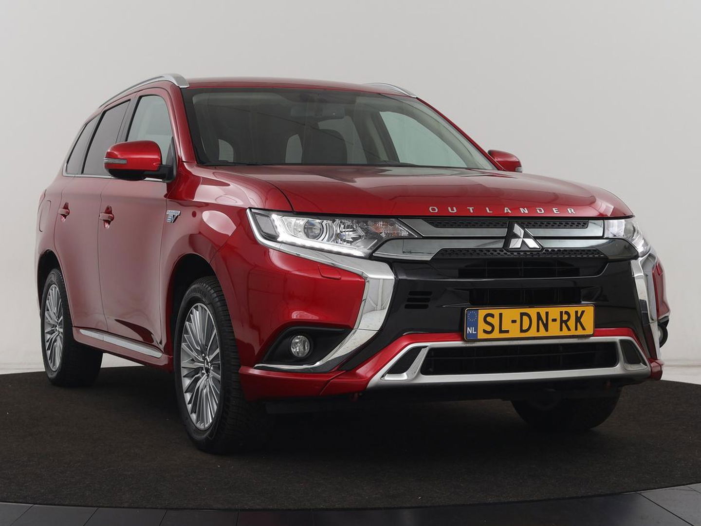 Mitsubishi Outlander 2.4 PHEV Intense | Trekhaak | Stoelverwarming | Leder/Alcantara | Camera | Carplay | Navigatie | Full LED | Cruise control | Plug In