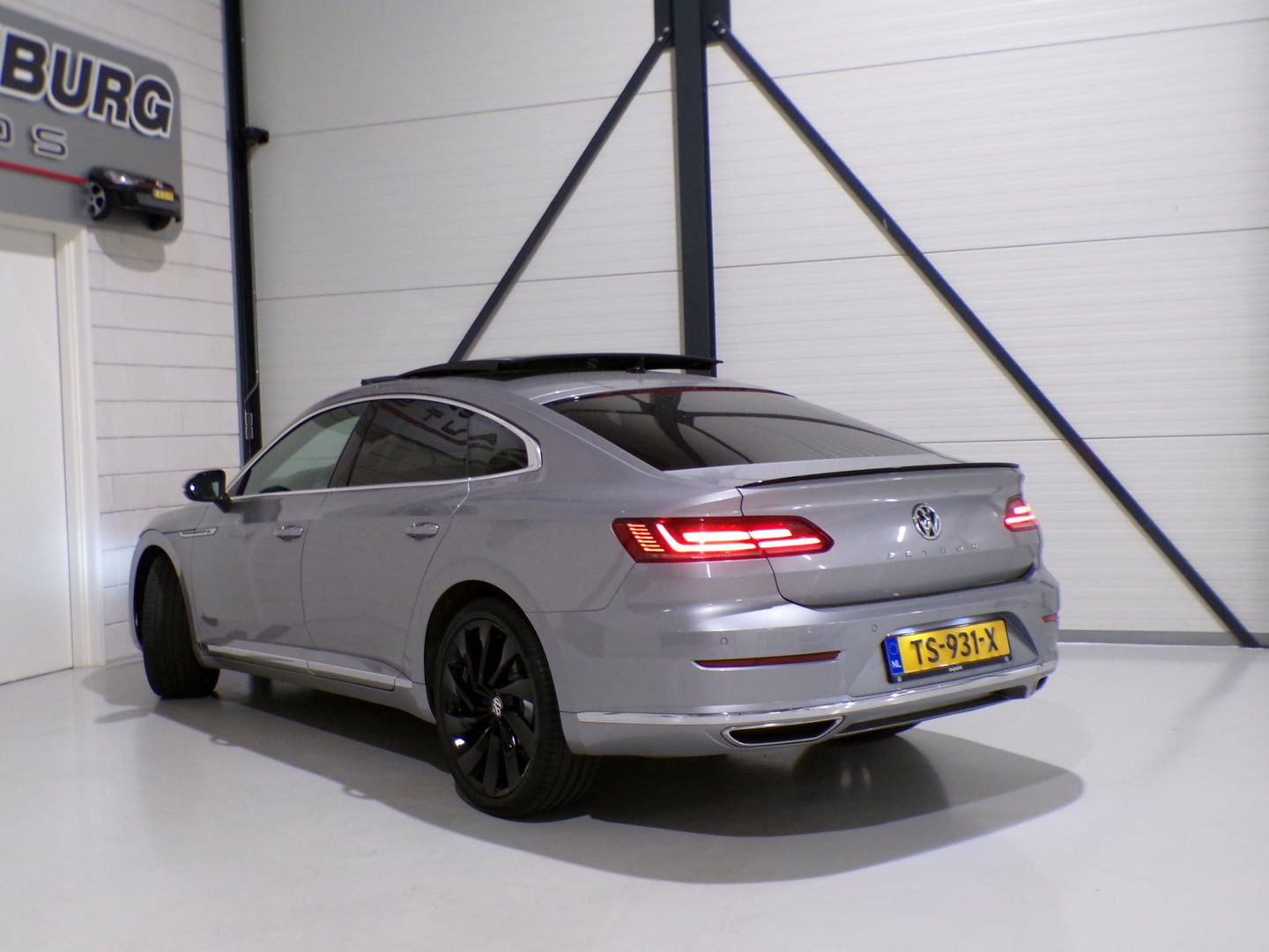 Volkswagen Arteon 1.5 TSI DSG Business R "Origineel NL!" 2X R-Line Pano Virtual Apple-Carplay/Android-Auto Leder/Alcantara Keyless