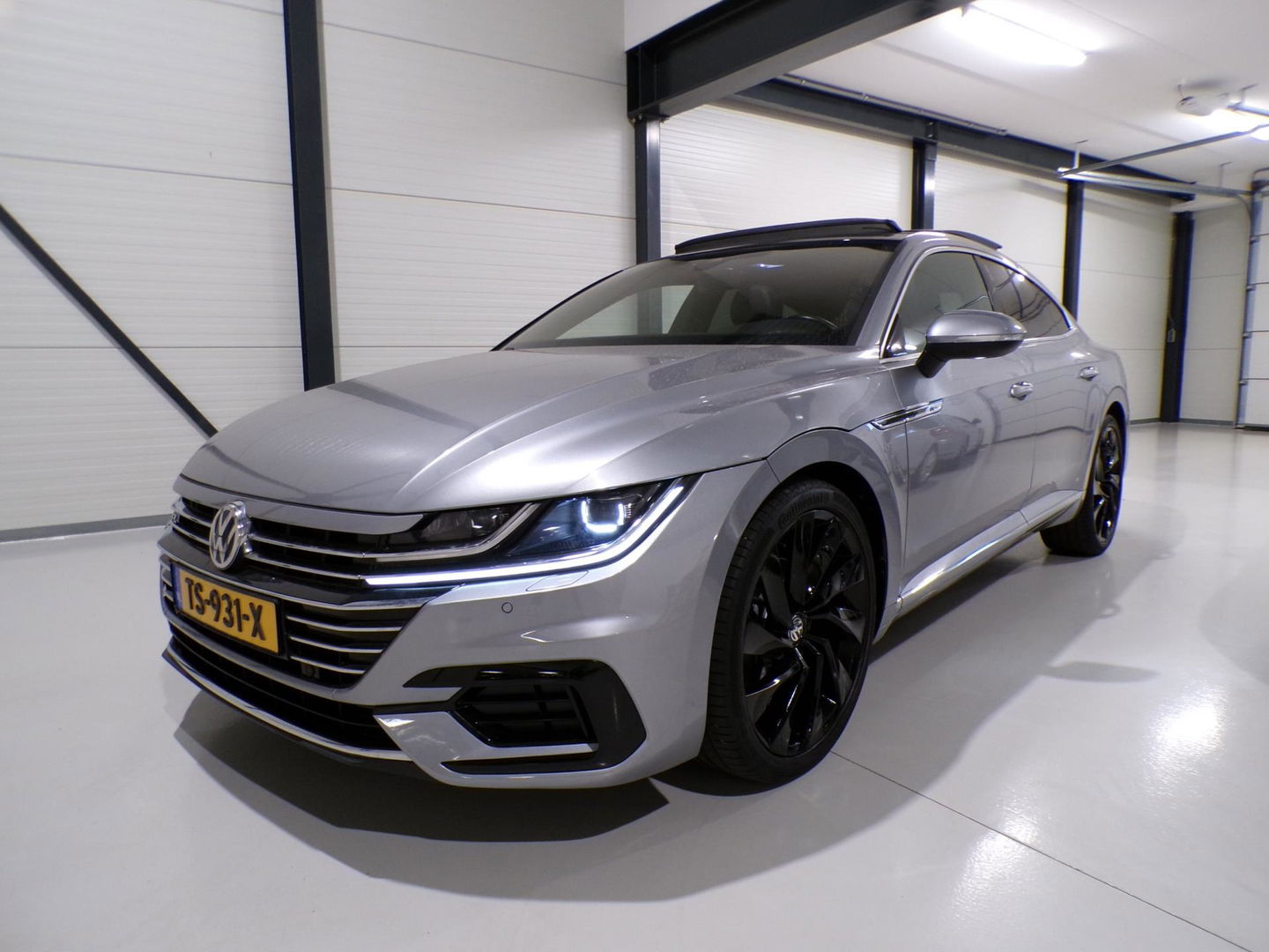 Volkswagen Arteon 1.5 TSI DSG Business R "Origineel NL!" 2X R-Line Pano Virtual Apple-Carplay/Android-Auto Leder/Alcantara Keyless