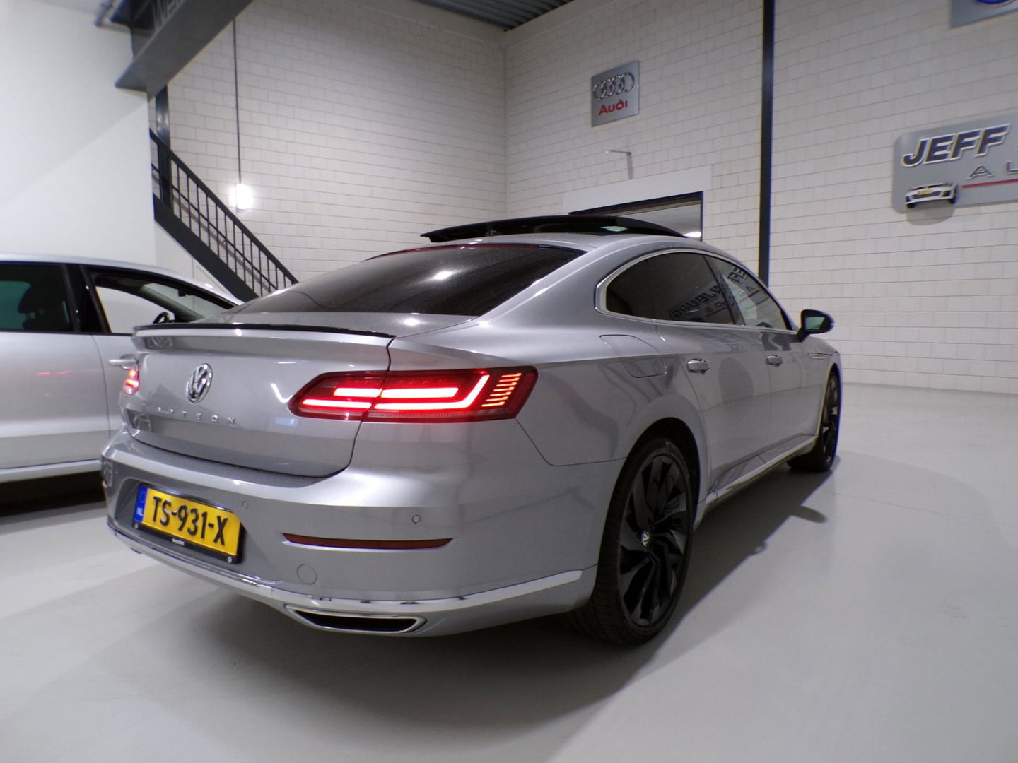 Volkswagen Arteon 1.5 TSI DSG Business R "Origineel NL!" 2X R-Line Pano Virtual Apple-Carplay/Android-Auto Leder/Alcantara Keyless