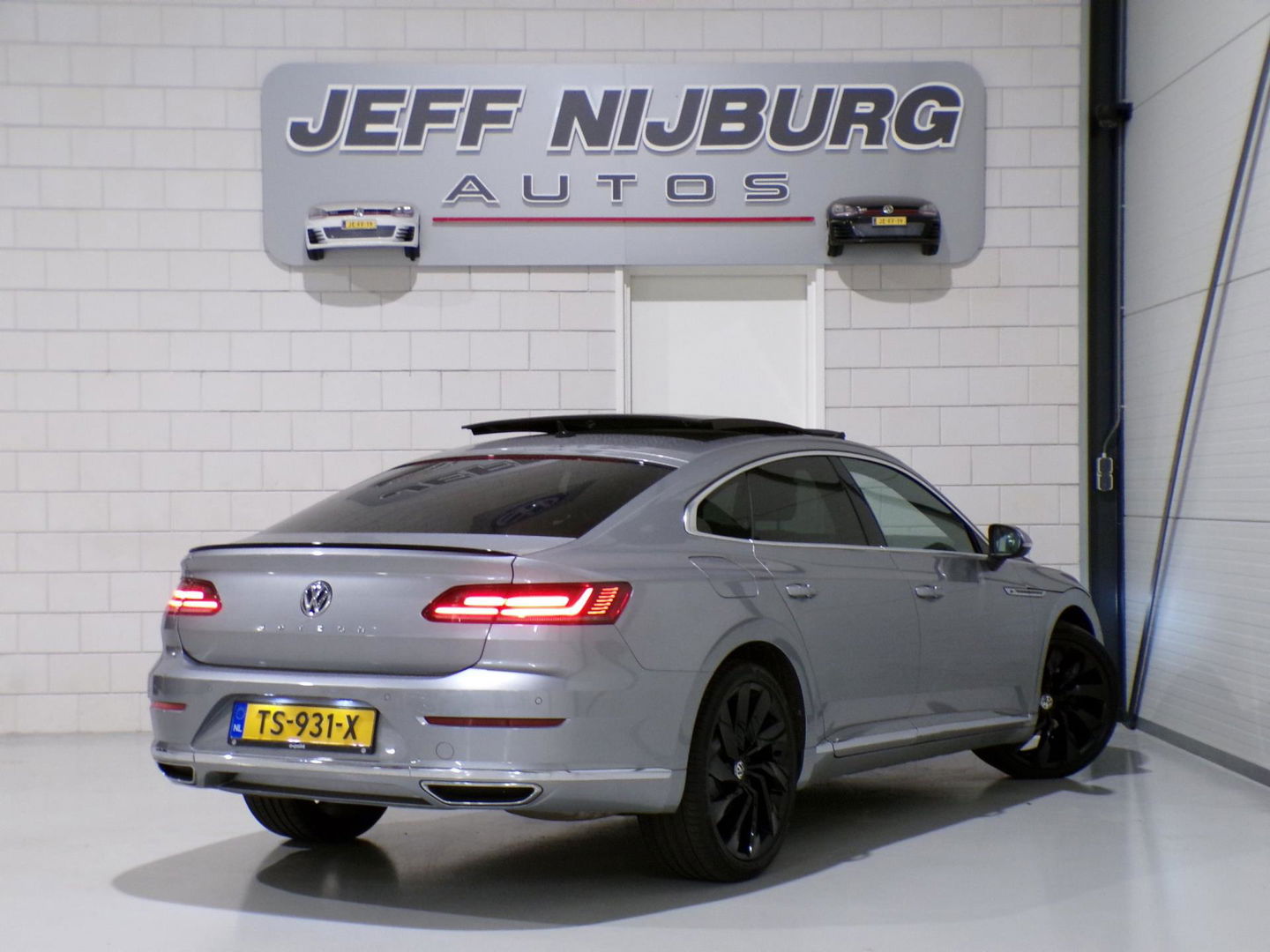 Volkswagen Arteon 1.5 TSI DSG Business R "Origineel NL!" 2X R-Line Pano Virtual Apple-Carplay/Android-Auto Leder/Alcantara Keyless