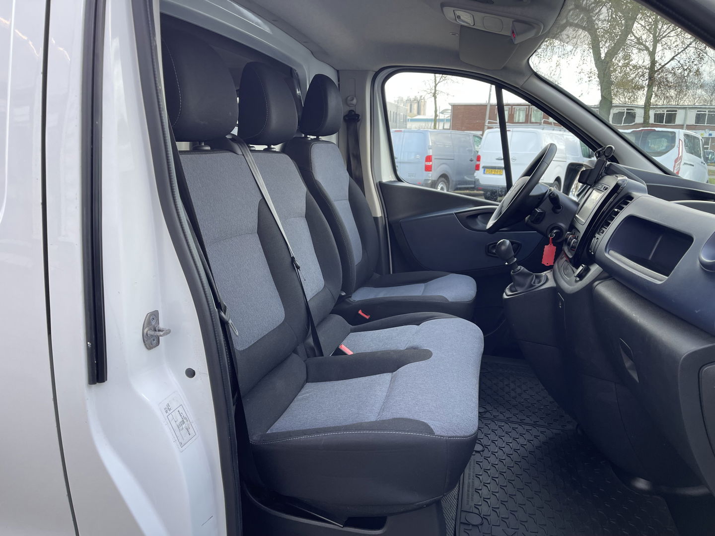 Opel Vivaro 1.6 CDTI L2H1 Edition / vaste prijs rijklaar € 11.950 ex btw / euro 6 / bpm vrij / airco / cruise control / navigatie / bijrijdersbank / parkeersensoren achter