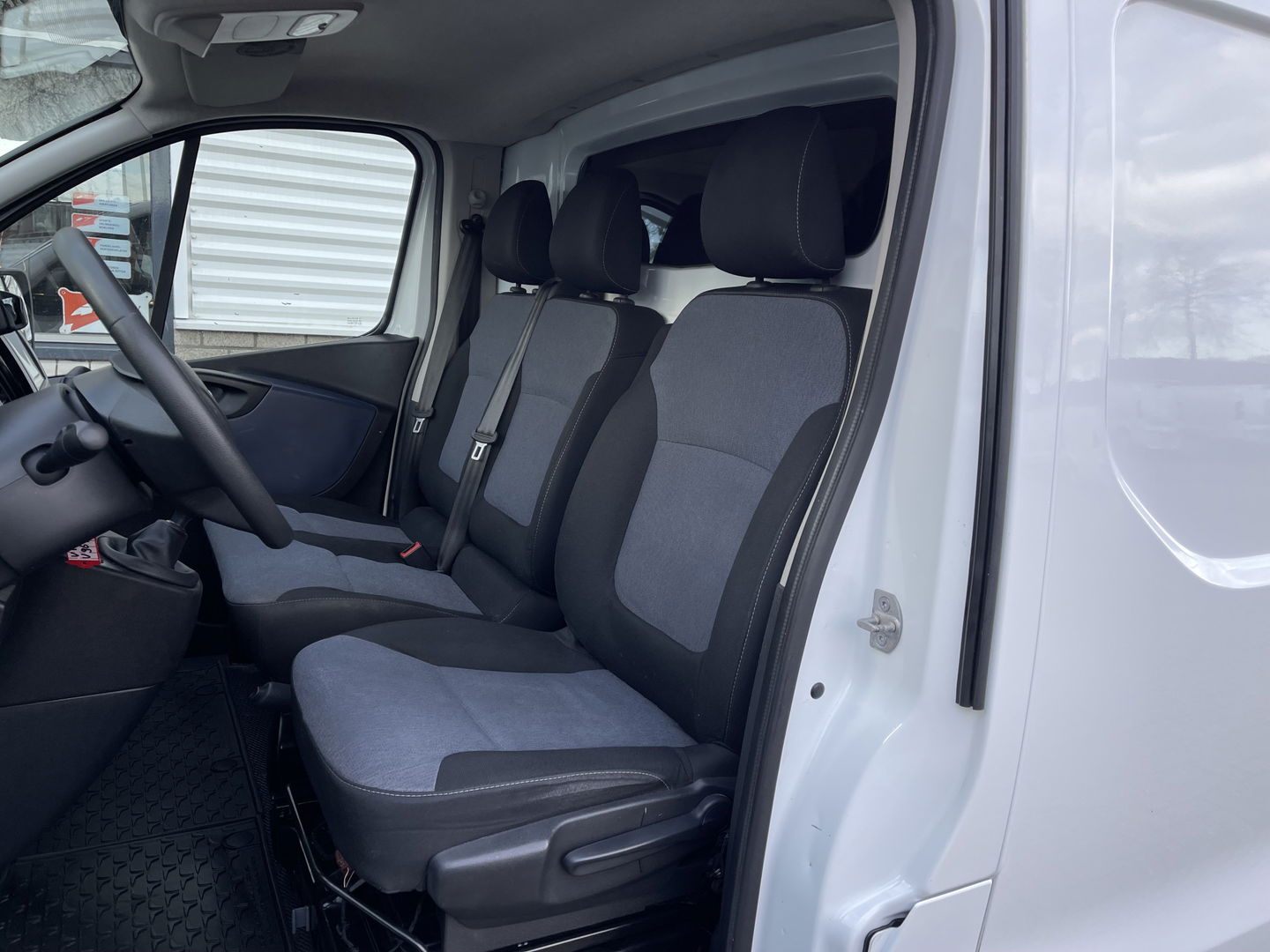 Opel Vivaro 1.6 CDTI L2H1 Edition / vaste prijs rijklaar € 11.950 ex btw / euro 6 / bpm vrij / airco / cruise control / navigatie / bijrijdersbank / parkeersensoren achter