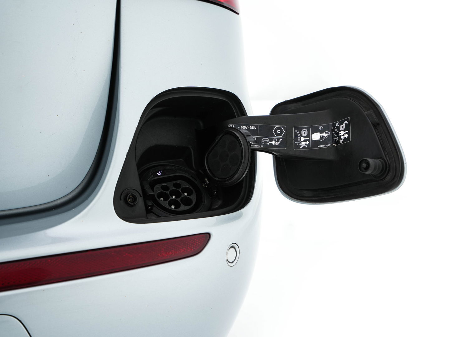 Mercedes-Benz E-Klasse Estate 300 de Luxury Line ( Plug-in ) (INCL-BTW) Aut. *LUXURY-LEATHER | FULL-LED | WIDE-SCREEN-DIGICOCKPIT | BLIND-SPOT | AMBIENT-LIGHT | HEATED-SPORTSEATS | CAMERA | DAB+ | NAVI-FULLMAP | PDC | ADAPTIVE-CRUISE | ECC | 18''ALU*