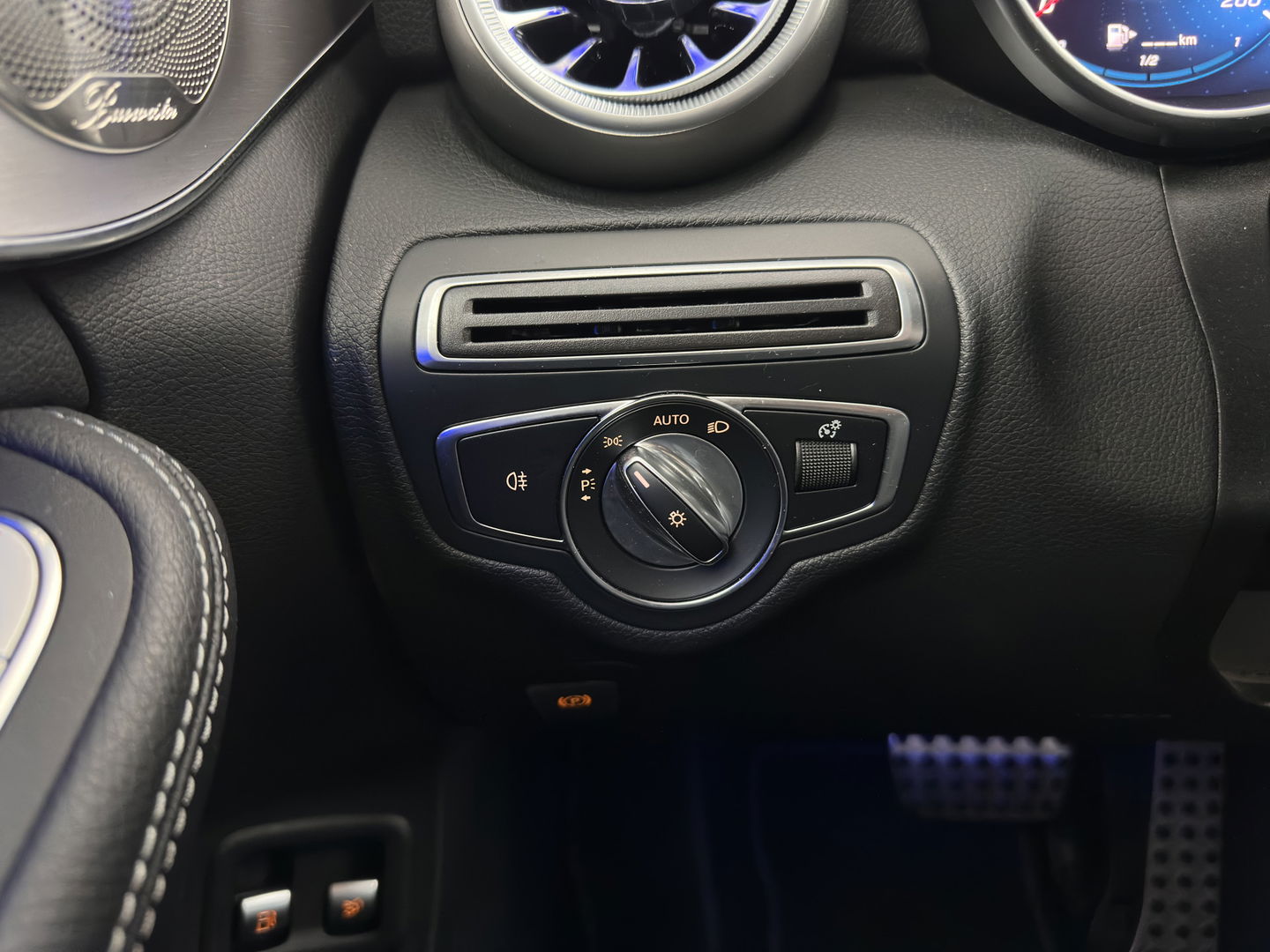 Mercedes-Benz C-Klasse 300 e Business Solution AMG Limited ( Plug-In ) (INCL-BTW) *FULL-LEATHER | FULL-LED | BURMESTER | AMBIENT-LIGHT | BLIND-SPOT | HEATED-SPORTSEATS | DIGI-COCKPIT | NAVI-FULLMAP | CAMERA | DAB+ | PRIVACY-GLASS | 18''ALU*