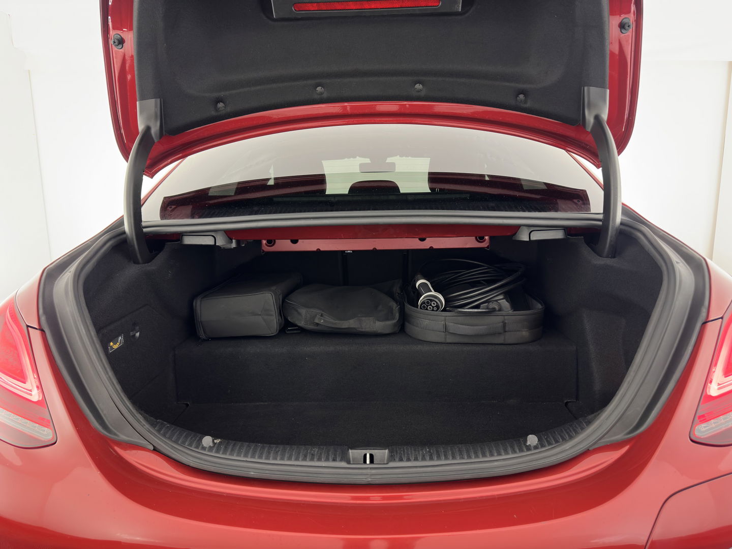 Mercedes-Benz C-Klasse 300 e Business Solution AMG Limited (INCL.BTW) *FULL-LEATHER | FULL-LED | BURMESTER | AMBIENT-LIGHT | BLIND-SPOT | HEATED-SPORTSEATS | DIGI-COCKPIT | NAVI-FULLMAP | CAMERA | DAB+ | 18''ALU*