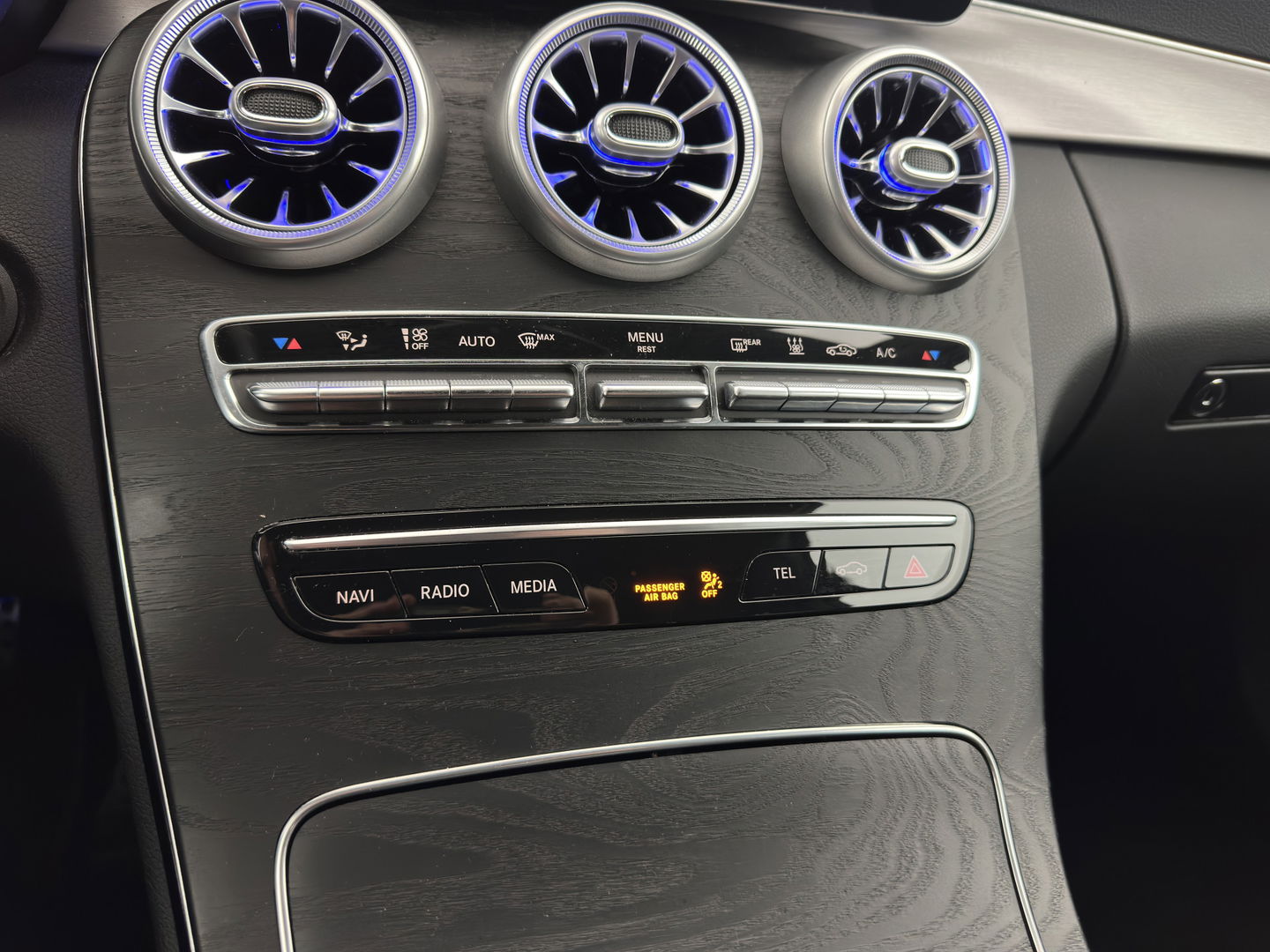 Mercedes-Benz C-Klasse 300 e Business Solution AMG Limited ( Plug-In ) (INCL-BTW) *FULL-LEATHER | FULL-LED | BURMESTER | AMBIENT-LIGHT | BLIND-SPOT | HEATED-SPORTSEATS | DIGI-COCKPIT | NAVI-FULLMAP | CAMERA | DAB+ | PRIVACY-GLASS | 18''ALU*