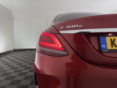 Mercedes-Benz C-Klasse 300 e Business Solution AMG Limited (INCL.BTW) *FULL-LEATHER | FULL-LED | BURMESTER | AMBIENT-LIGHT | BLIND-SPOT | HEATED-SPORTSEATS | DIGI-COCKPIT | NAVI-FULLMAP | CAMERA | DAB+ | 18''ALU*