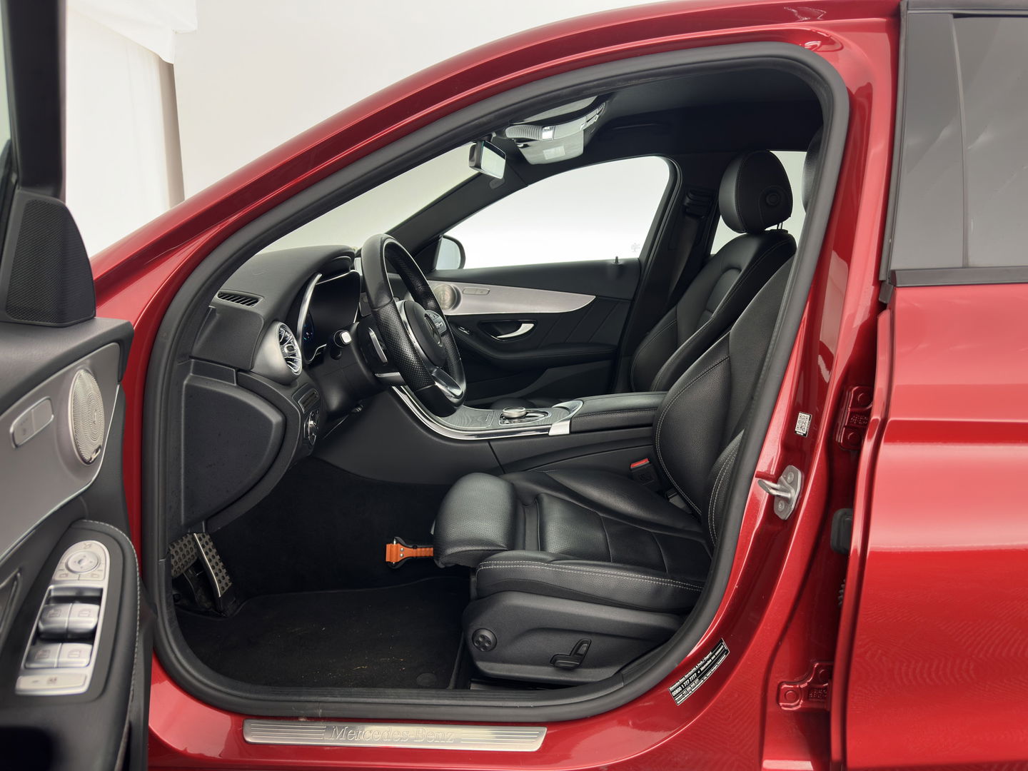 Mercedes-Benz C-Klasse 300 e Business Solution AMG Limited ( Plug-In ) (INCL-BTW) *FULL-LEATHER | FULL-LED | BURMESTER | AMBIENT-LIGHT | BLIND-SPOT | HEATED-SPORTSEATS | DIGI-COCKPIT | NAVI-FULLMAP | CAMERA | DAB+ | PRIVACY-GLASS | 18''ALU*