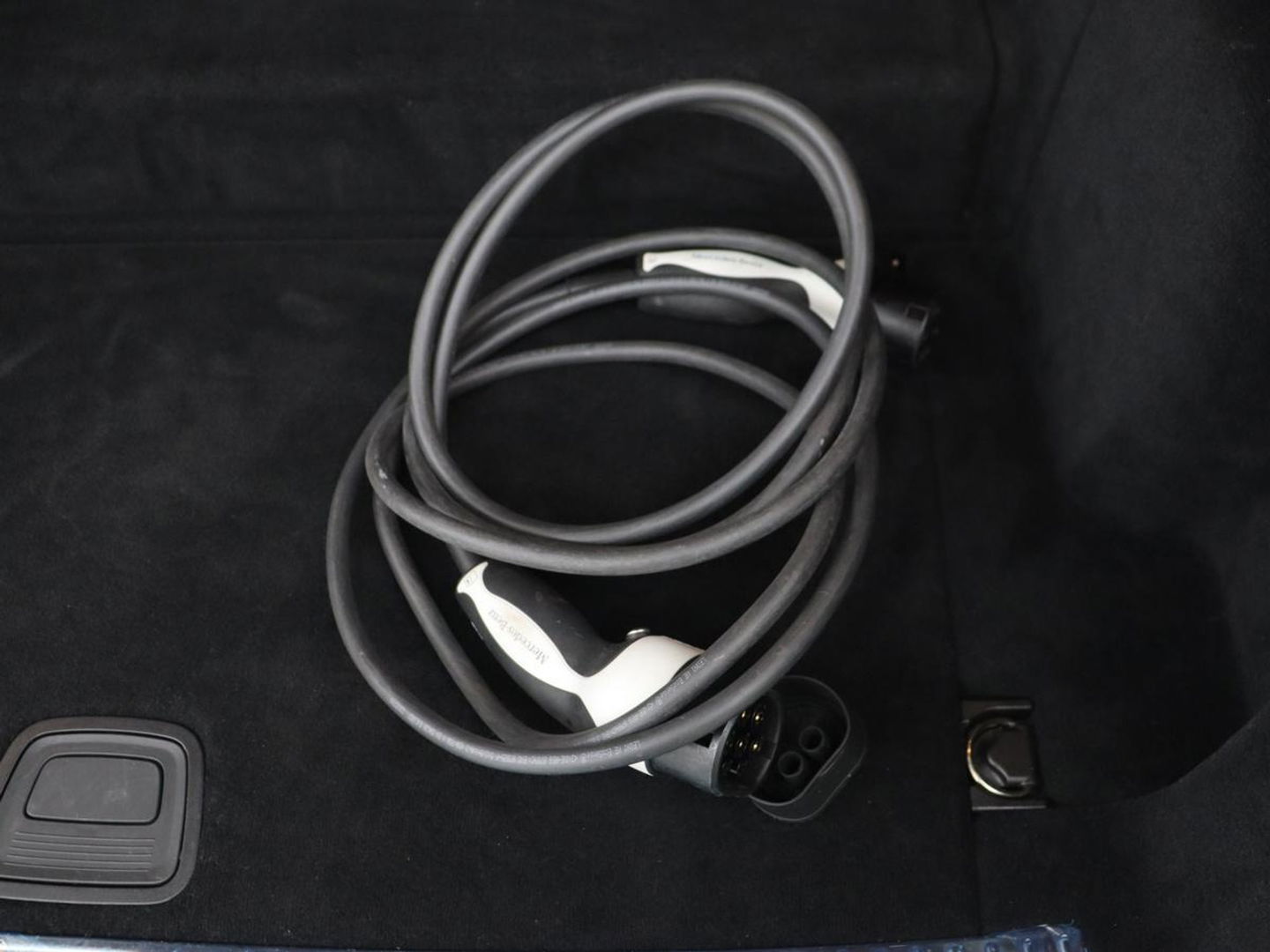 Mercedes-Benz E-Klasse 300e Avantgarde | Panoramadak | Adaptive cruise | Stoelverwarming | Carplay | Camera | Sfeerverlichting | Navigatie | Widescreen | Half leder | PHEV | Plug In