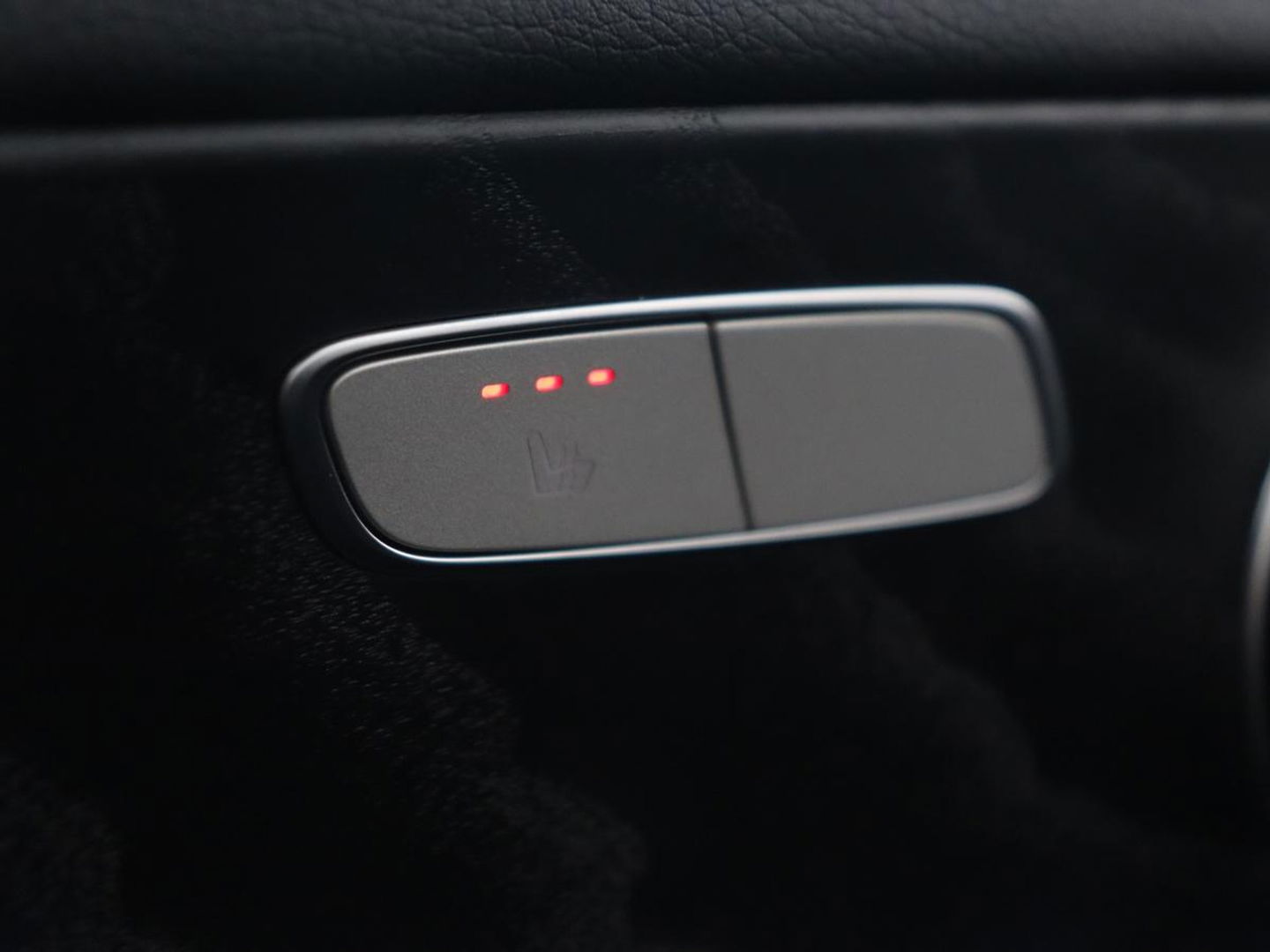 Mercedes-Benz E-Klasse 300e Avantgarde | Panoramadak | Adaptive cruise | Stoelverwarming | Carplay | Camera | Sfeerverlichting | Navigatie | Widescreen | Half leder | PHEV | Plug In