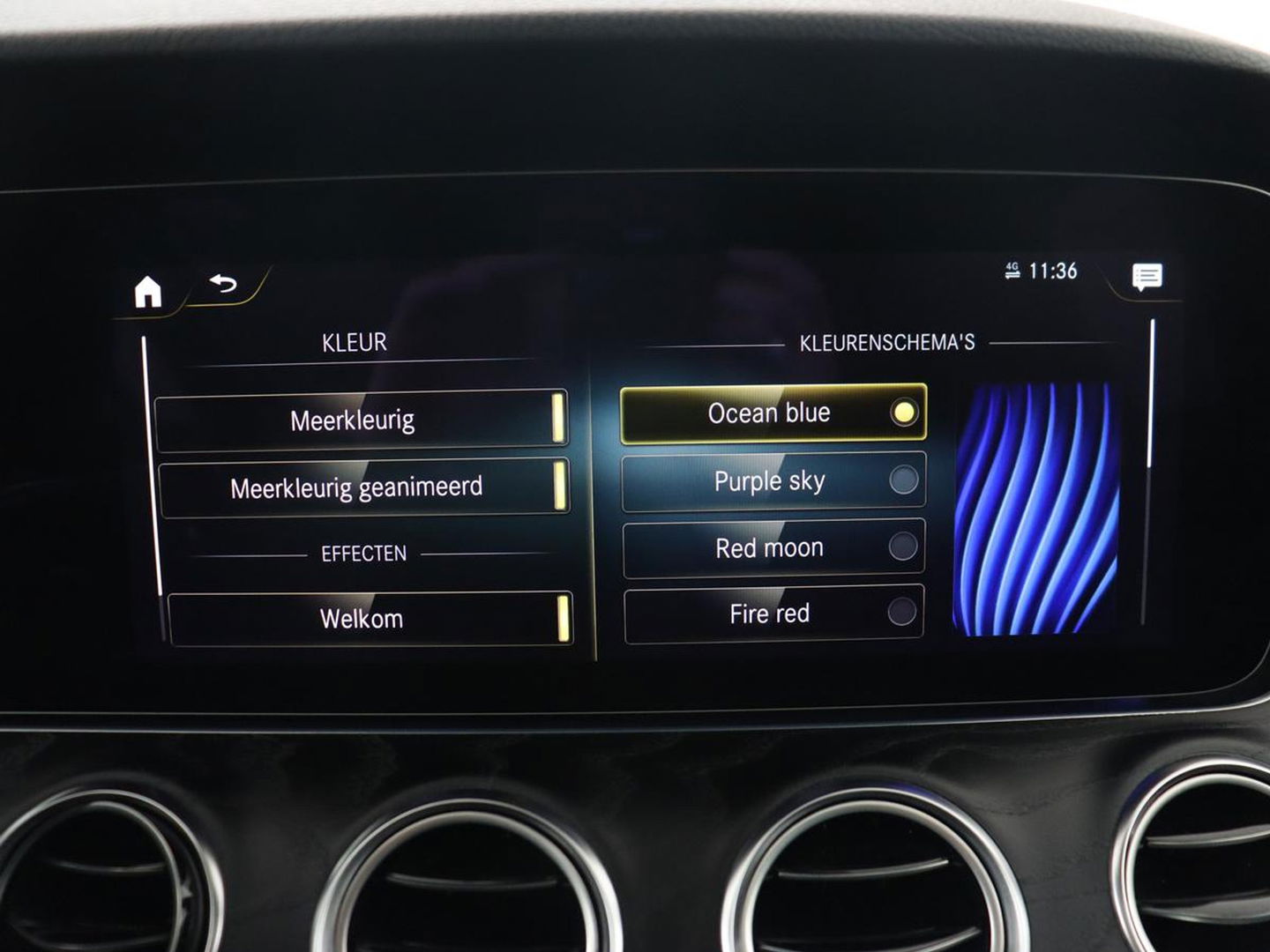 Mercedes-Benz E-Klasse 300e Avantgarde | Panoramadak | Adaptive cruise | Stoelverwarming | Carplay | Camera | Sfeerverlichting | Navigatie | Widescreen | Half leder | PHEV | Plug In