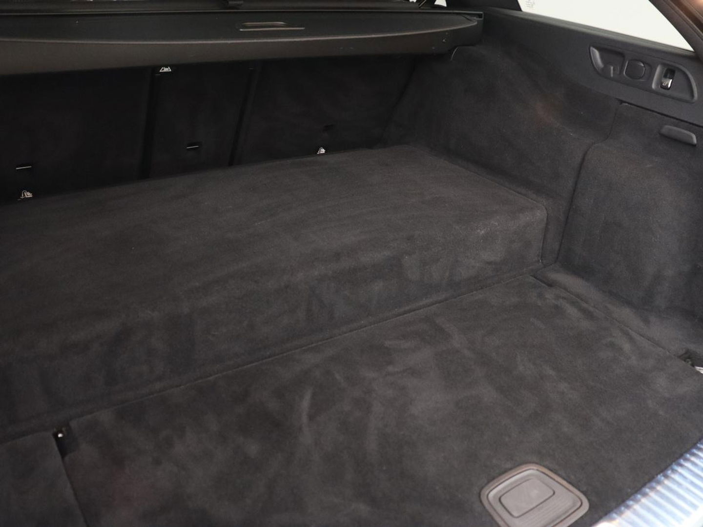 Mercedes-Benz E-Klasse 300e Avantgarde | Panoramadak | Adaptive cruise | Stoelverwarming | Carplay | Camera | Sfeerverlichting | Navigatie | Widescreen | Half leder | PHEV | Plug In