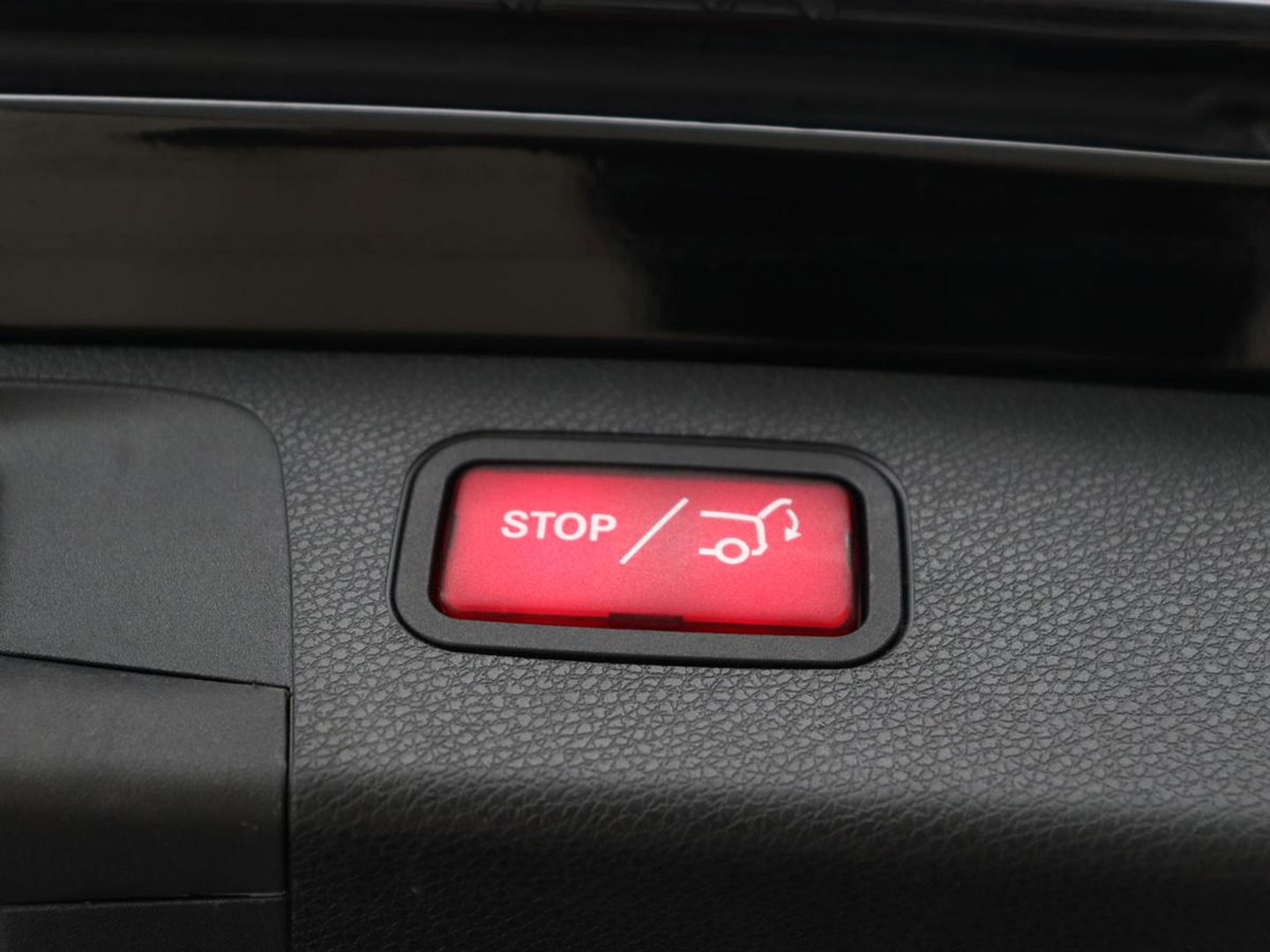 Mercedes-Benz E-Klasse 300e Avantgarde | Panoramadak | Adaptive cruise | Stoelverwarming | Carplay | Camera | Sfeerverlichting | Navigatie | Widescreen | Half leder | PHEV | Plug In