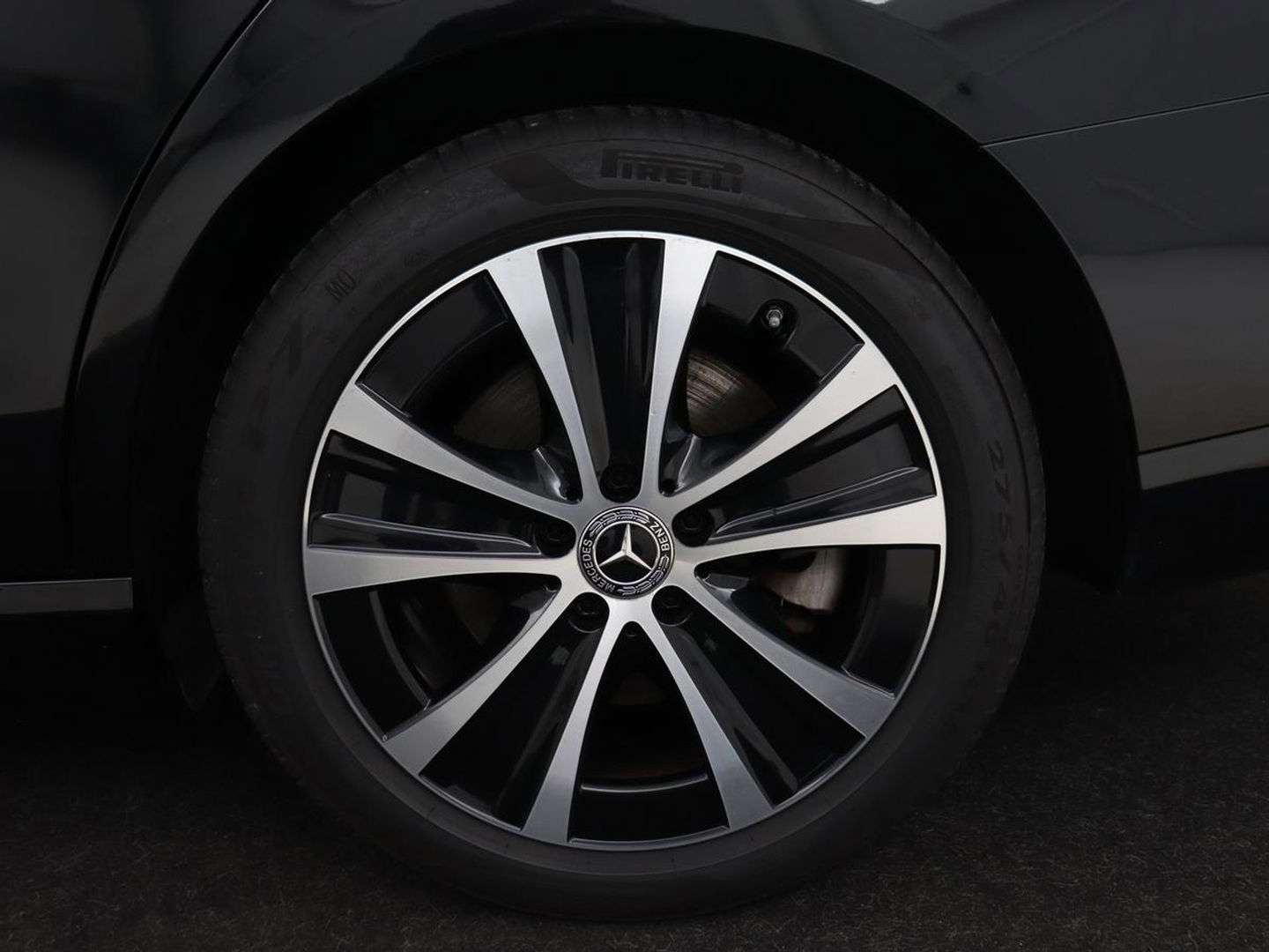 Mercedes-Benz E-Klasse 300e Avantgarde | Panoramadak | Adaptive cruise | Stoelverwarming | Carplay | Camera | Sfeerverlichting | Navigatie | Widescreen | Half leder | PHEV | Plug In