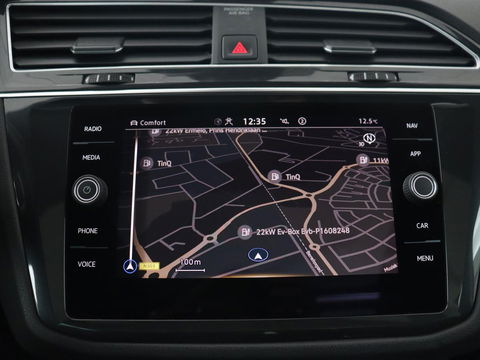 Volkswagen Tiguan 1.4 eHybrid R Line | Panoramadak | Trekhaak | Stoelverwarming | Camera | 20'' | Park Assist | Carplay | Matrix LED | Stuurverwarming | Adaptive cruise | Navigatie | PHEV | Plug In