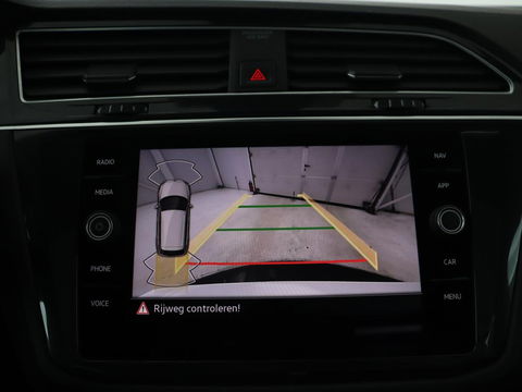 Volkswagen Tiguan 1.4 eHybrid R Line | Panoramadak | Trekhaak | Stoelverwarming | Camera | 20'' | Park Assist | Carplay | Matrix LED | Stuurverwarming | Adaptive cruise | Navigatie | PHEV | Plug In