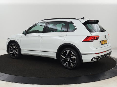 Volkswagen Tiguan 1.4 eHybrid R Line | Panoramadak | Trekhaak | Stoelverwarming | Camera | 20'' | Park Assist | Carplay | Matrix LED | Stuurverwarming | Adaptive cruise | Navigatie | PHEV | Plug In