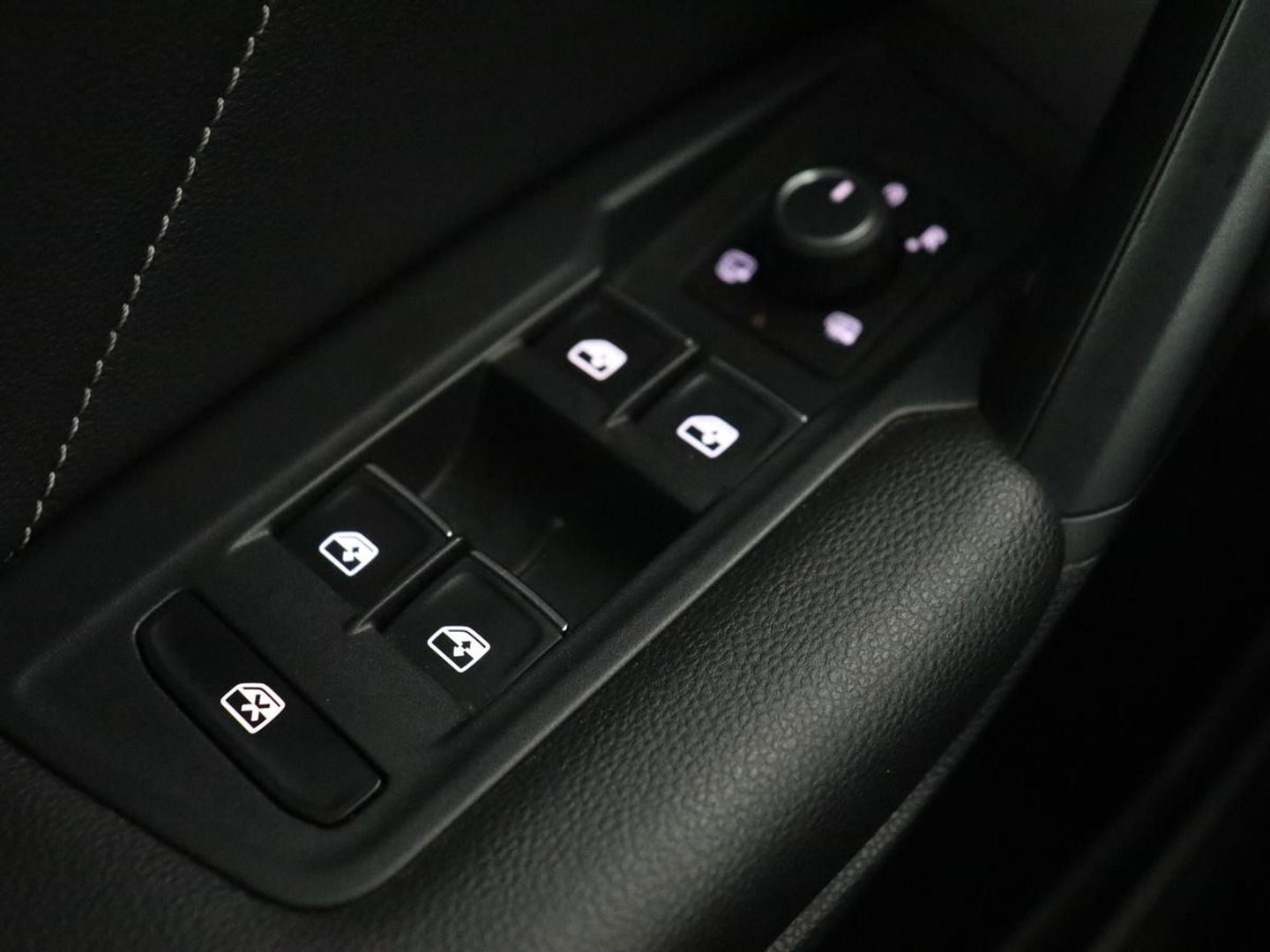 Volkswagen Tiguan 1.4 eHybrid R Line | Panoramadak | Trekhaak | Stoelverwarming | Camera | 20'' | Park Assist | Carplay | Matrix LED | Stuurverwarming | Adaptive cruise | Navigatie | PHEV | Plug In