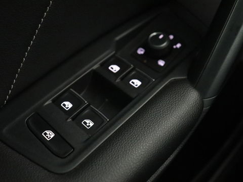 Volkswagen Tiguan 1.4 eHybrid R Line | Panoramadak | Trekhaak | Stoelverwarming | Camera | 20'' | Park Assist | Carplay | Matrix LED | Stuurverwarming | Adaptive cruise | Navigatie | PHEV | Plug In