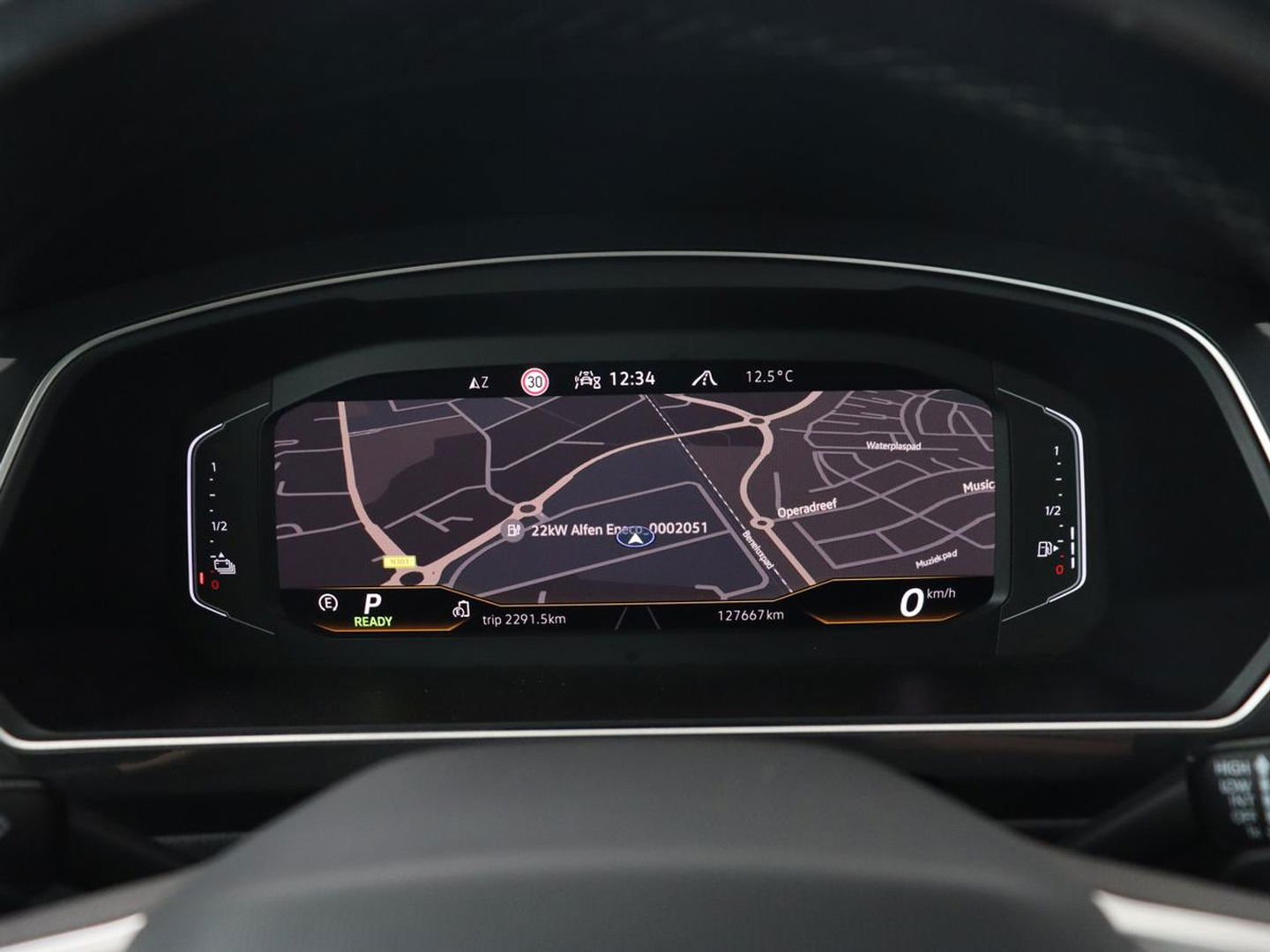 Volkswagen Tiguan 1.4 eHybrid R Line | Panoramadak | Trekhaak | Stoelverwarming | Camera | 20'' | Park Assist | Carplay | Matrix LED | Stuurverwarming | Adaptive cruise | Navigatie | PHEV | Plug In