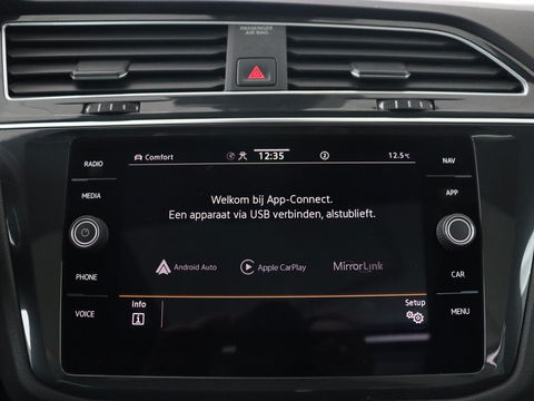 Volkswagen Tiguan 1.4 eHybrid R Line | Panoramadak | Trekhaak | Stoelverwarming | Camera | 20'' | Park Assist | Carplay | Matrix LED | Stuurverwarming | Adaptive cruise | Navigatie | PHEV | Plug In