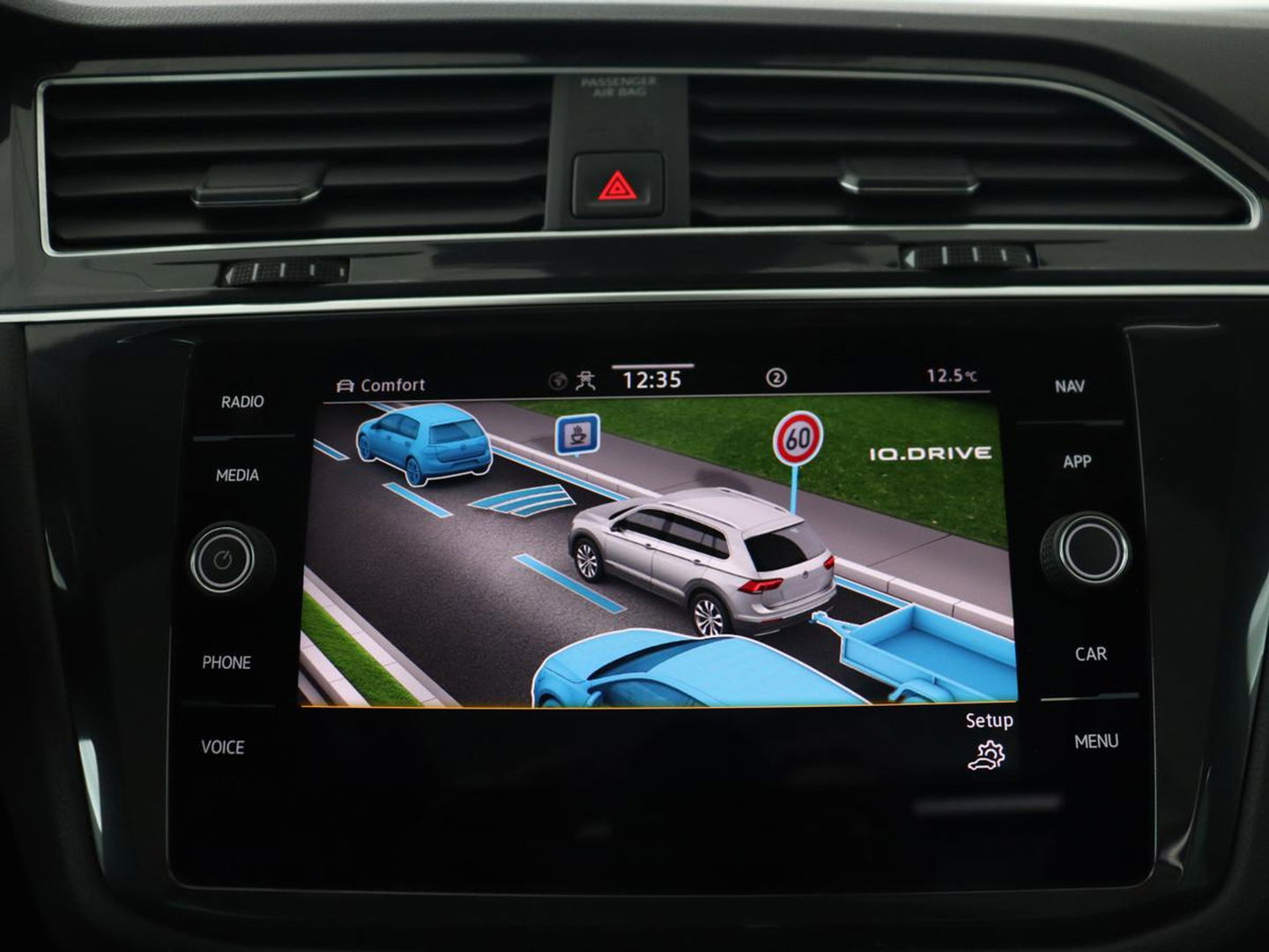 Volkswagen Tiguan 1.4 eHybrid R Line | Panoramadak | Trekhaak | Stoelverwarming | Camera | 20'' | Park Assist | Carplay | Matrix LED | Stuurverwarming | Adaptive cruise | Navigatie | PHEV | Plug In