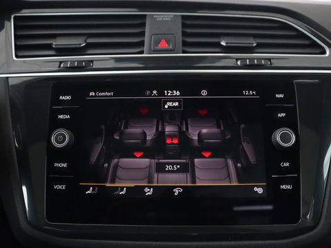 Volkswagen Tiguan 1.4 eHybrid R Line | Panoramadak | Trekhaak | Stoelverwarming | Camera | 20'' | Park Assist | Carplay | Matrix LED | Stuurverwarming | Adaptive cruise | Navigatie | PHEV | Plug In