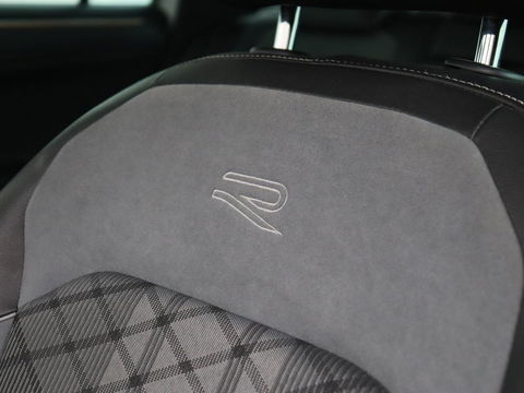 Volkswagen Tiguan 1.4 eHybrid R Line | Panoramadak | Trekhaak | Stoelverwarming | Camera | 20'' | Park Assist | Carplay | Matrix LED | Stuurverwarming | Adaptive cruise | Navigatie | PHEV | Plug In