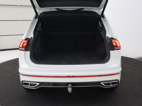 Volkswagen Tiguan 1.4 eHybrid R Line | Panoramadak | Trekhaak | Stoelverwarming | Camera | 20'' | Park Assist | Carplay | Matrix LED | Stuurverwarming | Adaptive cruise | Navigatie | PHEV | Plug In