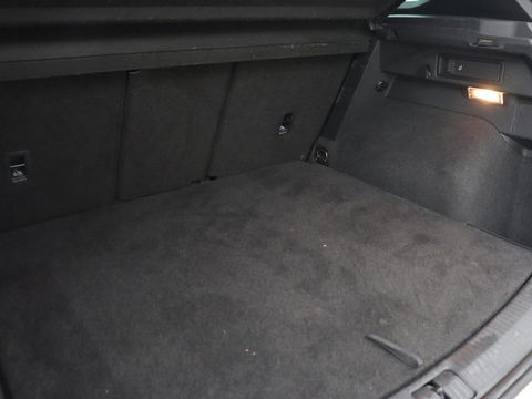 Volkswagen Tiguan 1.4 eHybrid R Line | Panoramadak | Trekhaak | Stoelverwarming | Camera | 20'' | Park Assist | Carplay | Matrix LED | Stuurverwarming | Adaptive cruise | Navigatie | PHEV | Plug In