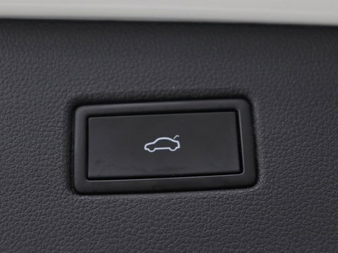 Volkswagen Tiguan 1.4 eHybrid R Line | Panoramadak | Trekhaak | Stoelverwarming | Camera | 20'' | Park Assist | Carplay | Matrix LED | Stuurverwarming | Adaptive cruise | Navigatie | PHEV | Plug In